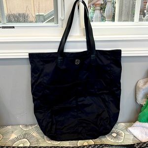 Lululemon black tote